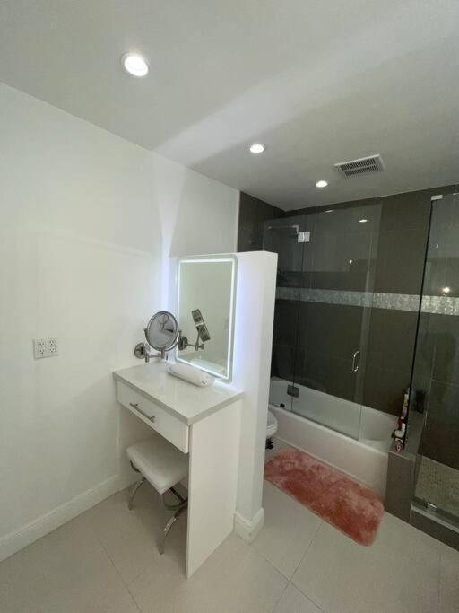 Modern Miami Oversized 3 Bedroom In Central Location Eksteriør bilde